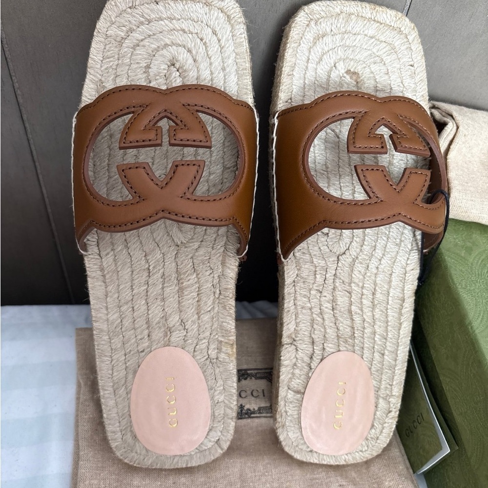 Gucci Slides Signature Logo